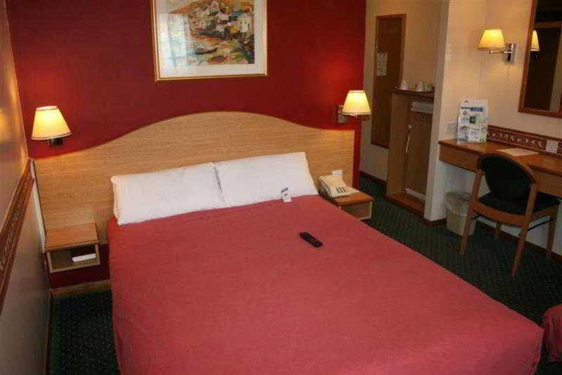 Days Inn By Wyndham London Stansted Airport Birchanger Exterior photo