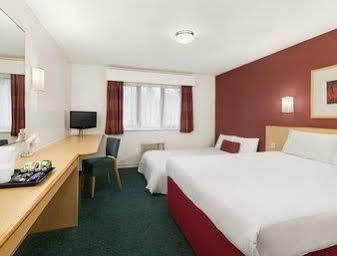 Days Inn By Wyndham London Stansted Airport Birchanger Exterior photo