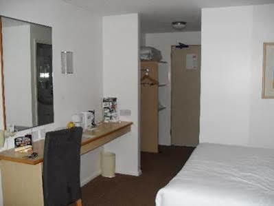 Days Inn By Wyndham London Stansted Airport Birchanger Exterior photo