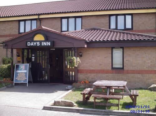 Days Inn By Wyndham London Stansted Airport Birchanger Exterior photo