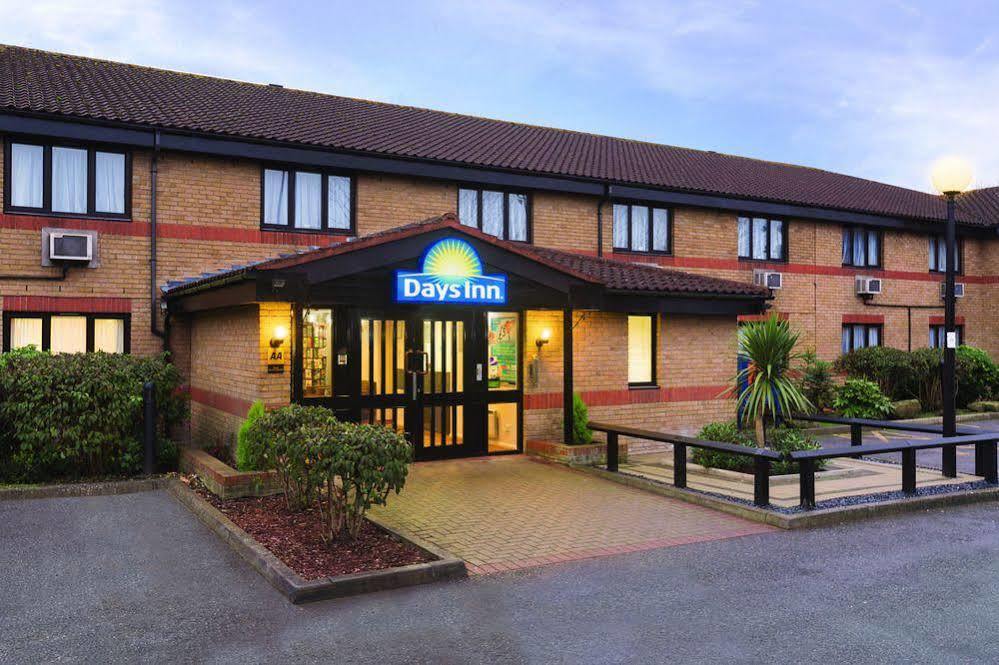Days Inn By Wyndham London Stansted Airport Birchanger Exterior photo