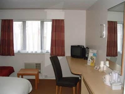 Days Inn By Wyndham London Stansted Airport Birchanger Exterior photo